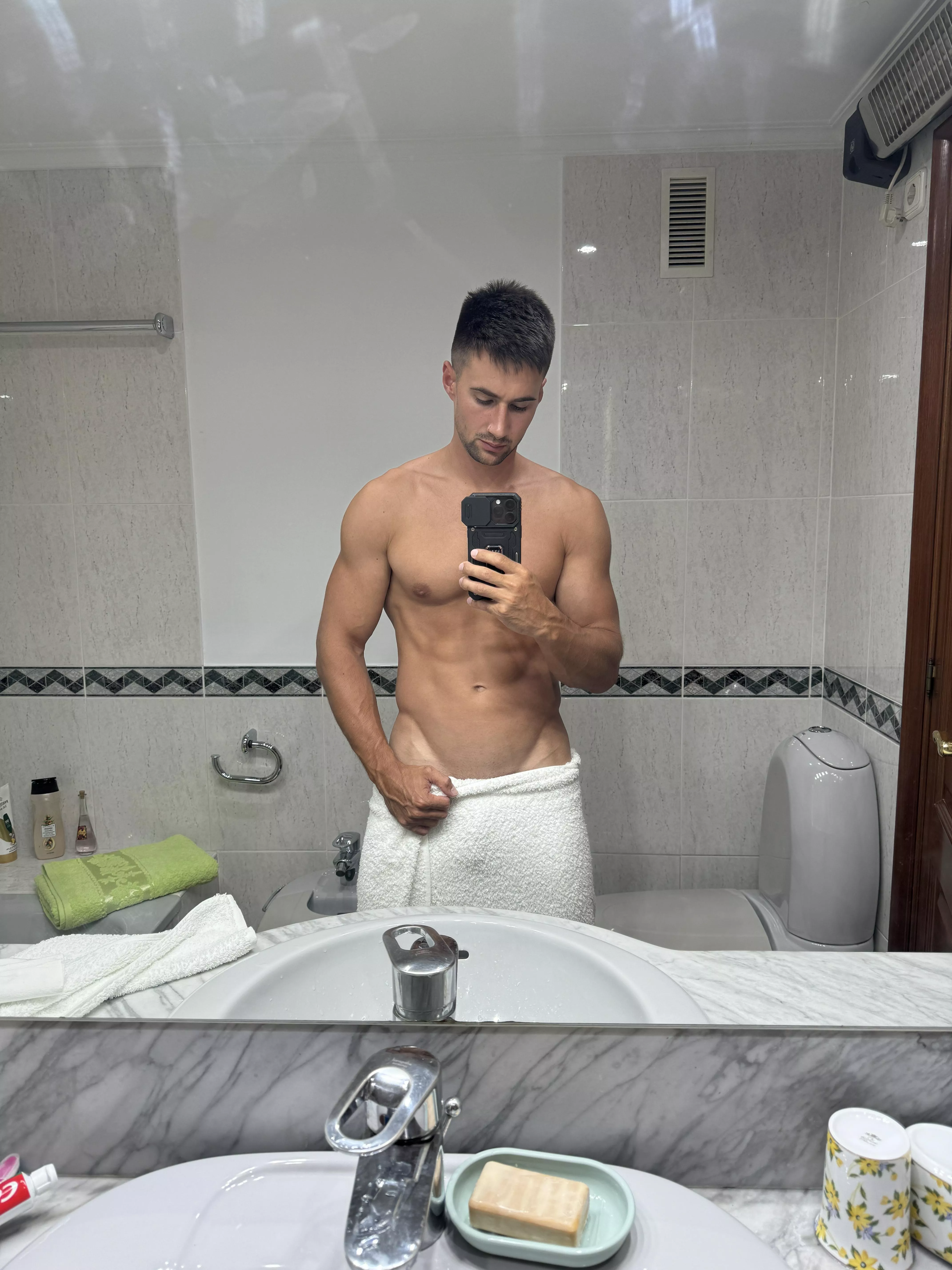 Nice V to brighten up the day a little posted by Juana_Avocados