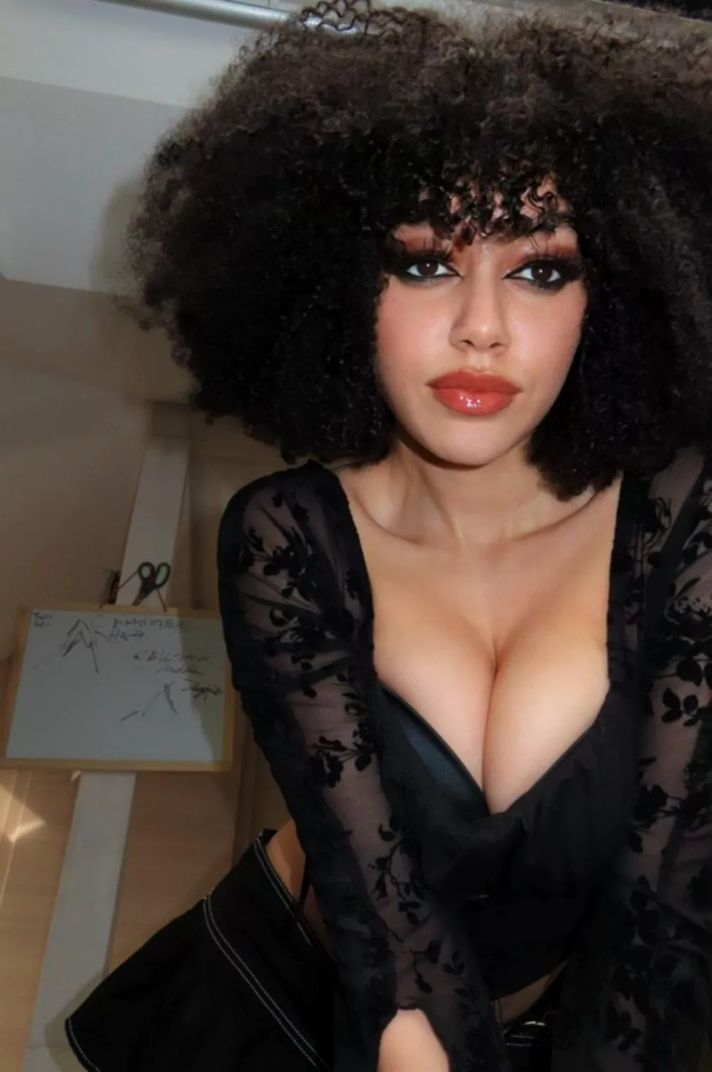 Sinful and sweet, a dark angel at your feet. posted by Samiraxoxodarky