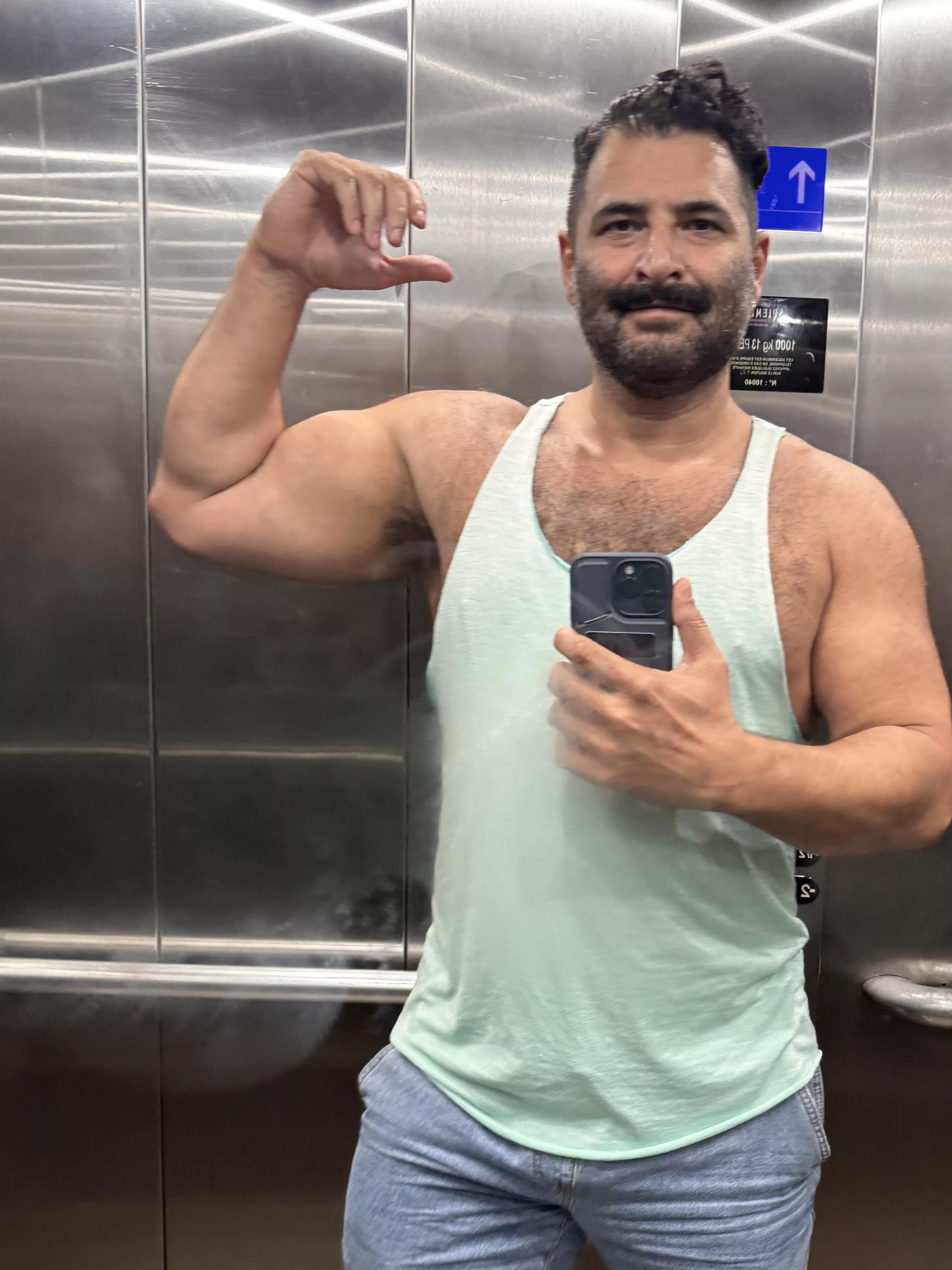 Stinkin up this lift  posted by jamthebigbear