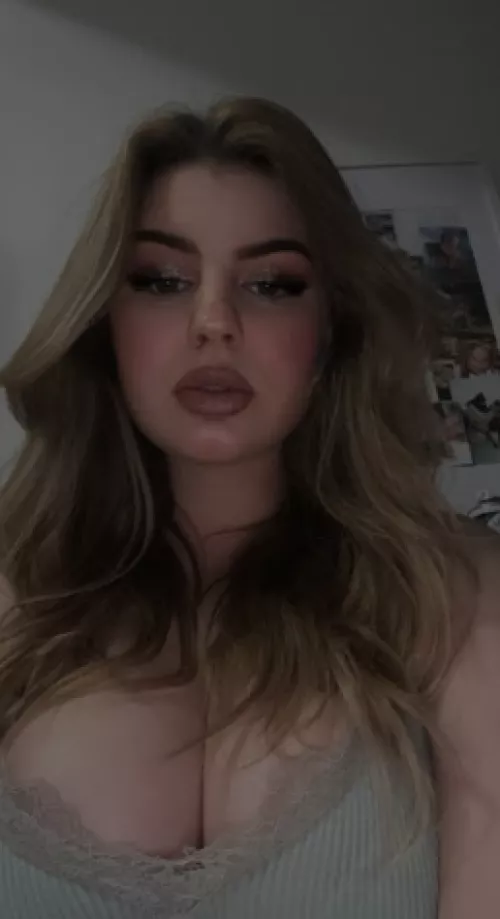 The bigger I get, the sexier I feel by DreamyDoll_4