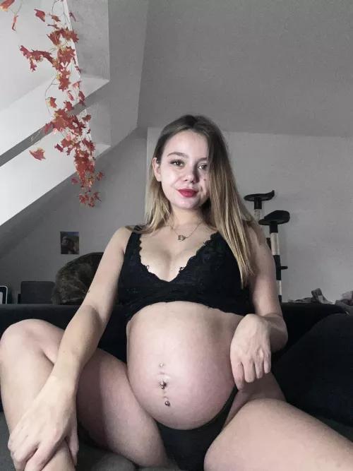 19 yrs old pregant and still single 🤗🥺 by JoyfulxEcho