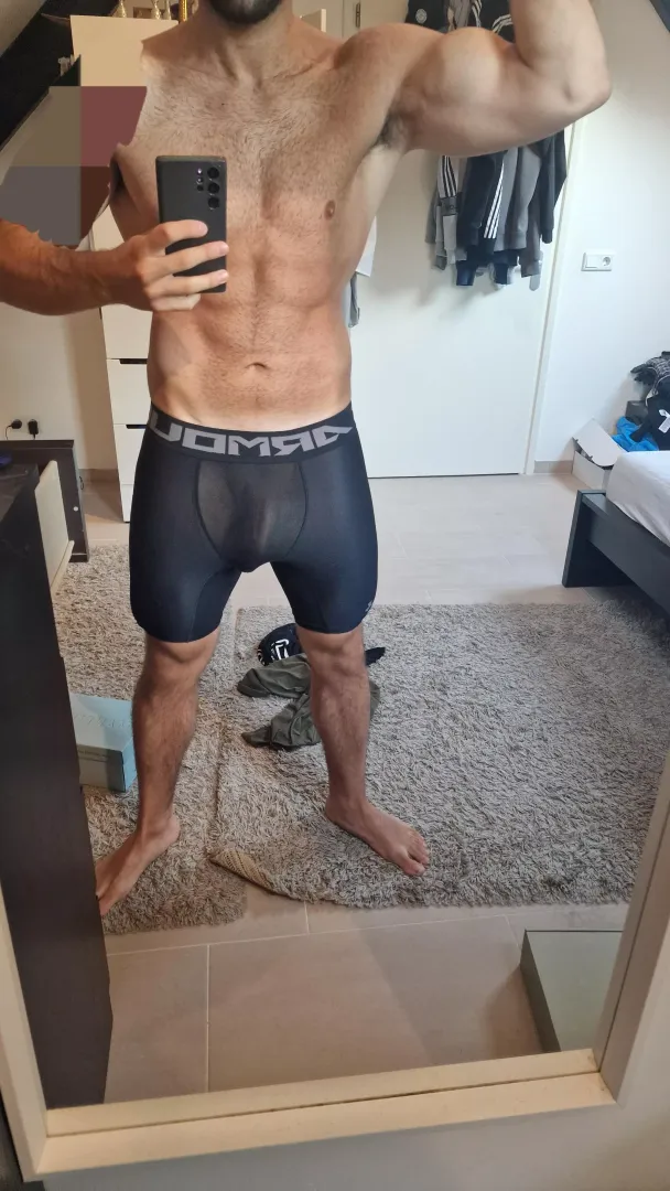 (24) I was wondering why everyone kept staring at me in the locker rooms... posted by Nicksalman