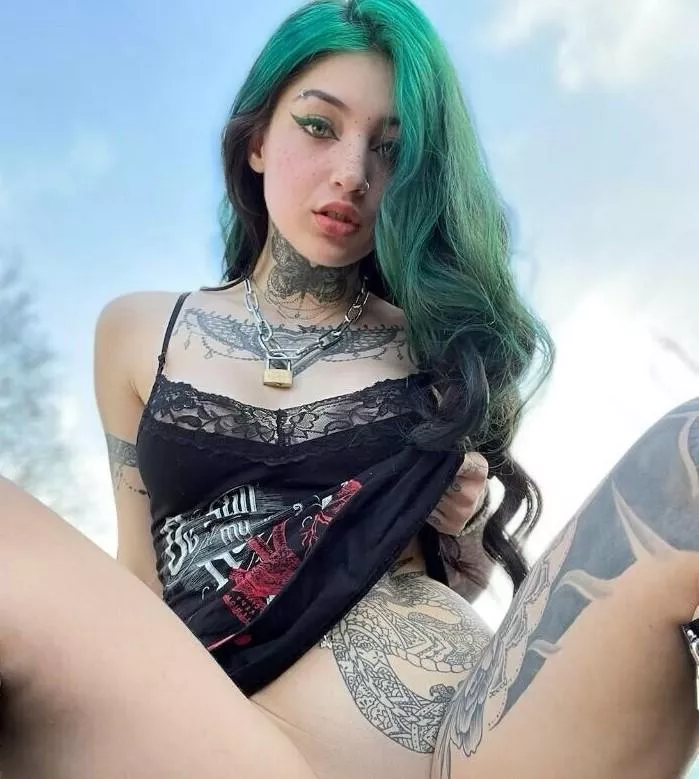 Curves and tattoos go along perfectly:) posted by BrittanyQuinnX