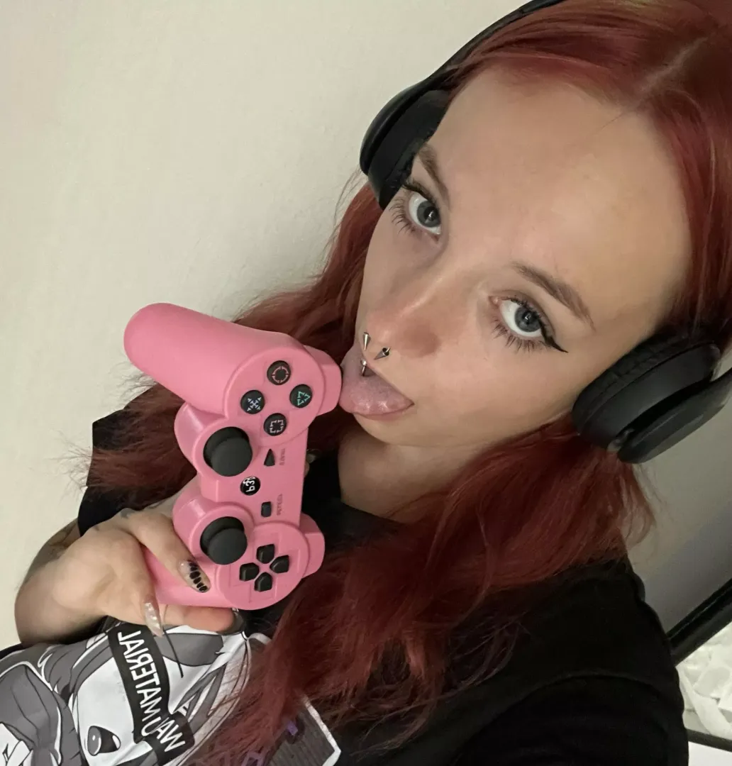 Have you ever fucked a young gamer girl posted by GlowingSoull