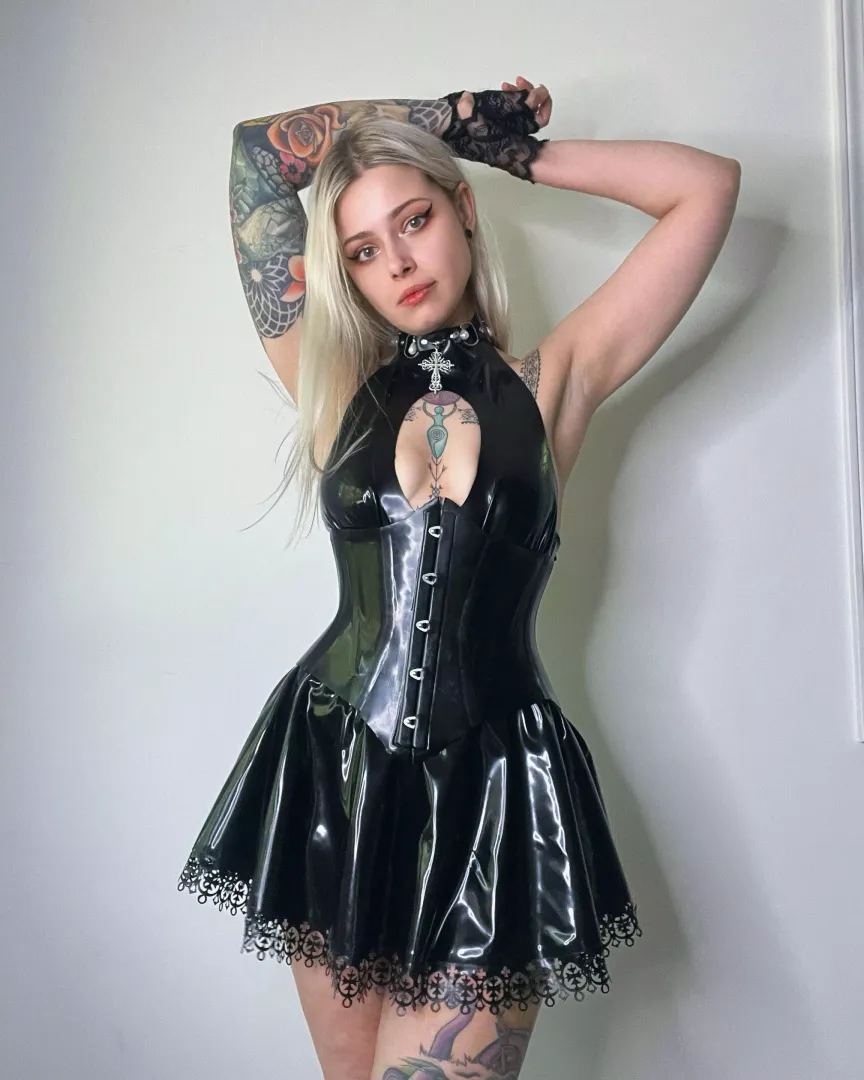 Love this black latex skirt posted by MistressMercyxoxalt