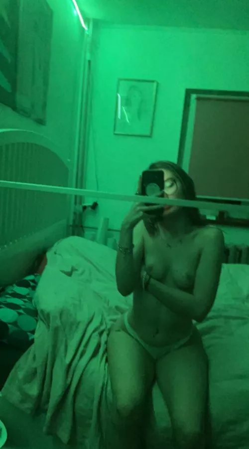 Petite and playful by Personal-Midnight-72