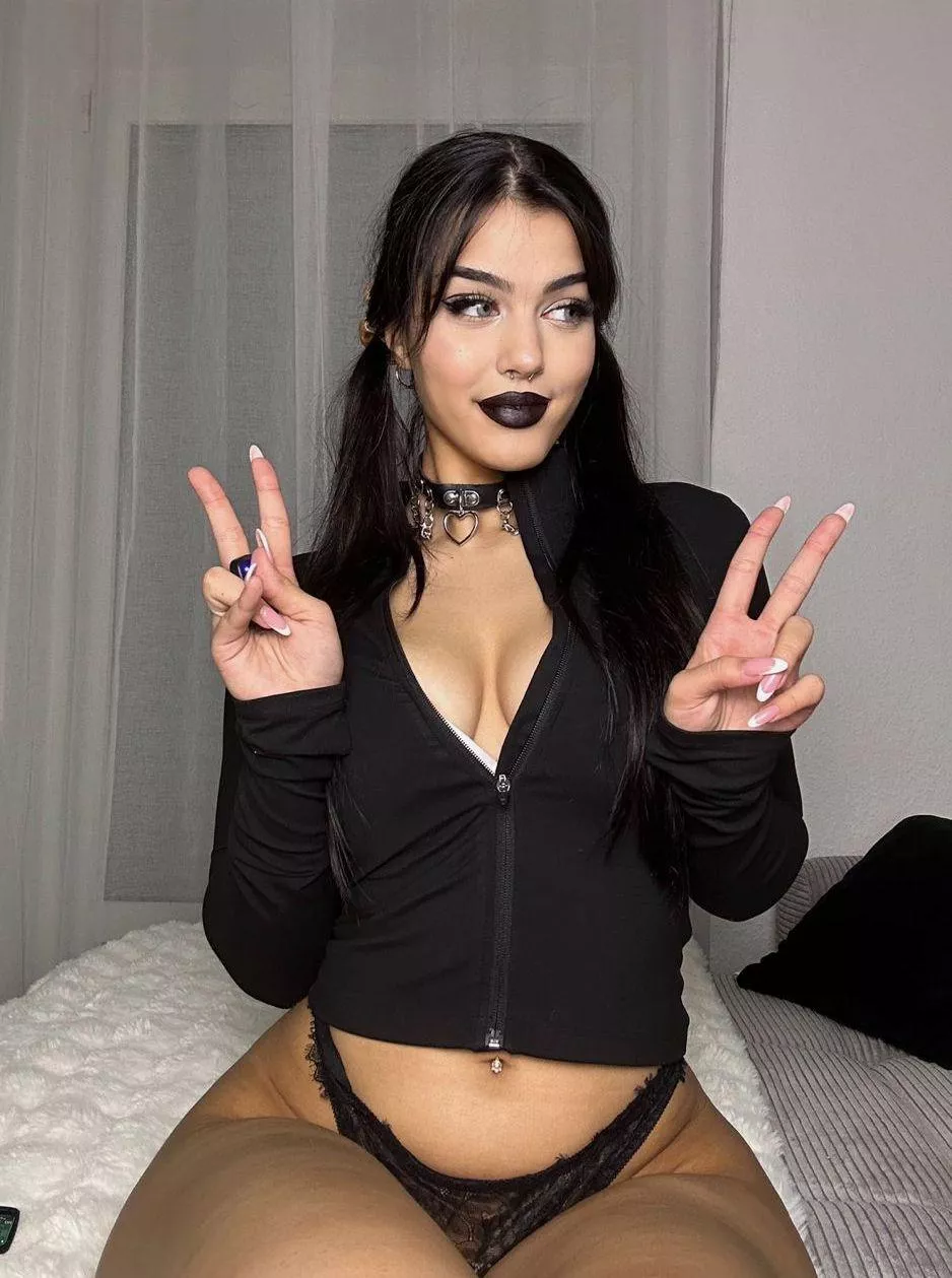 Black lipstick all over your dick deal ?^^ posted by WhisperJosie