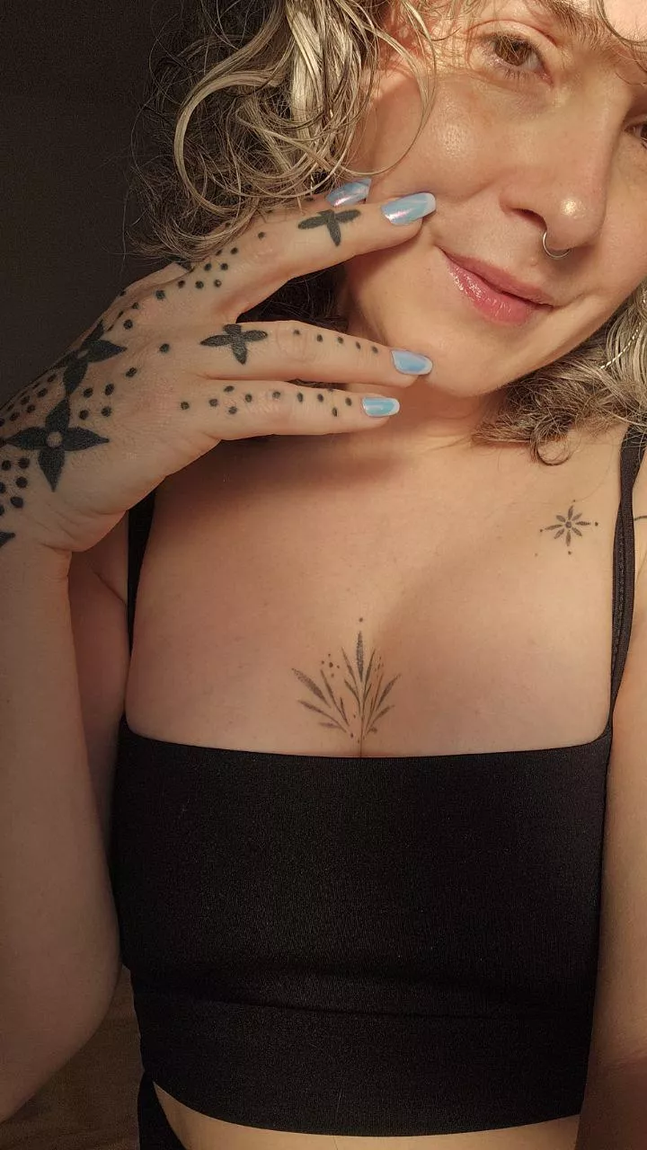 Do you like tattoed hands?	 posted by mimisdreamlandzzz