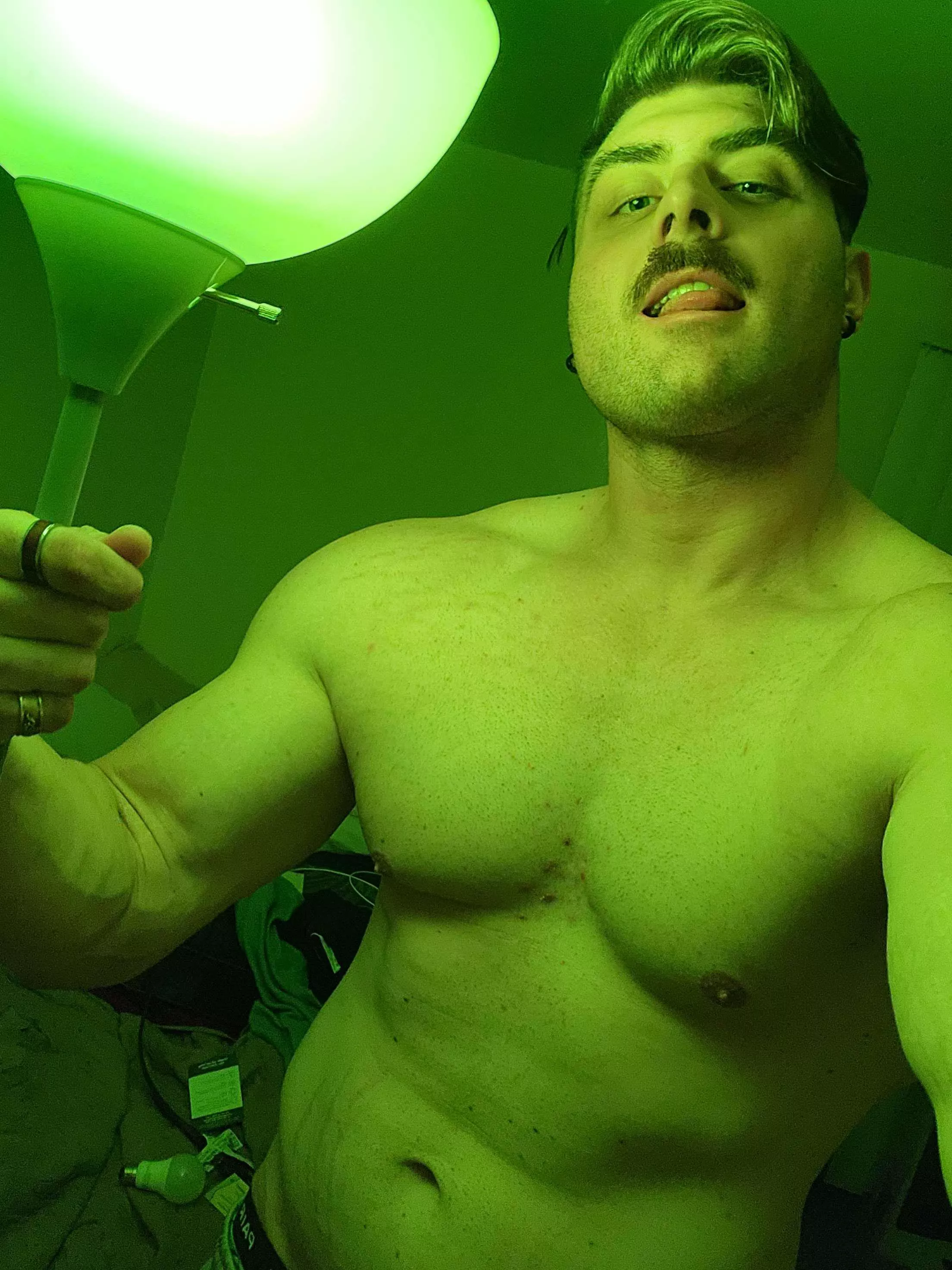 I think green suits me(28) posted by Daddyvike3306