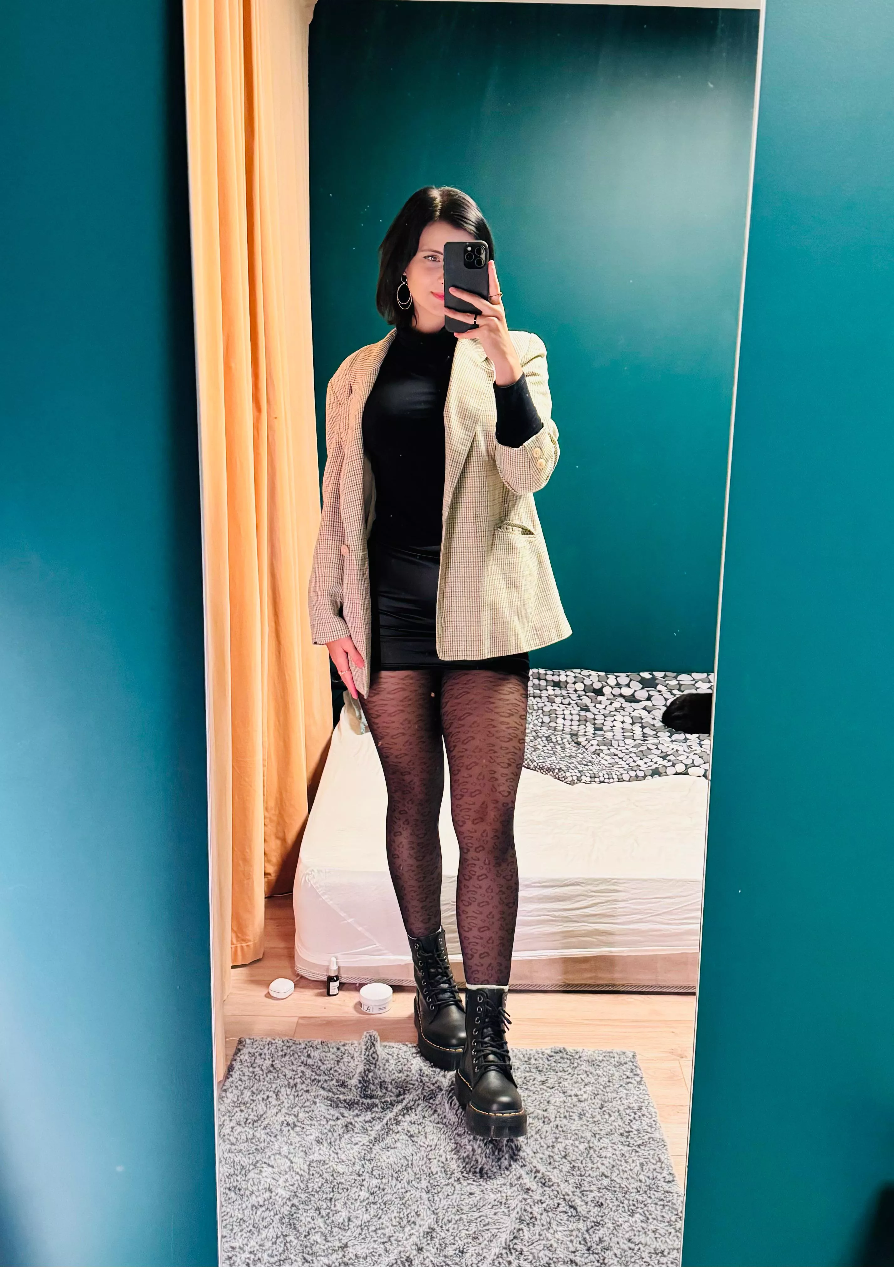 Legs in pantyhose look just better posted by mikomiaumiau