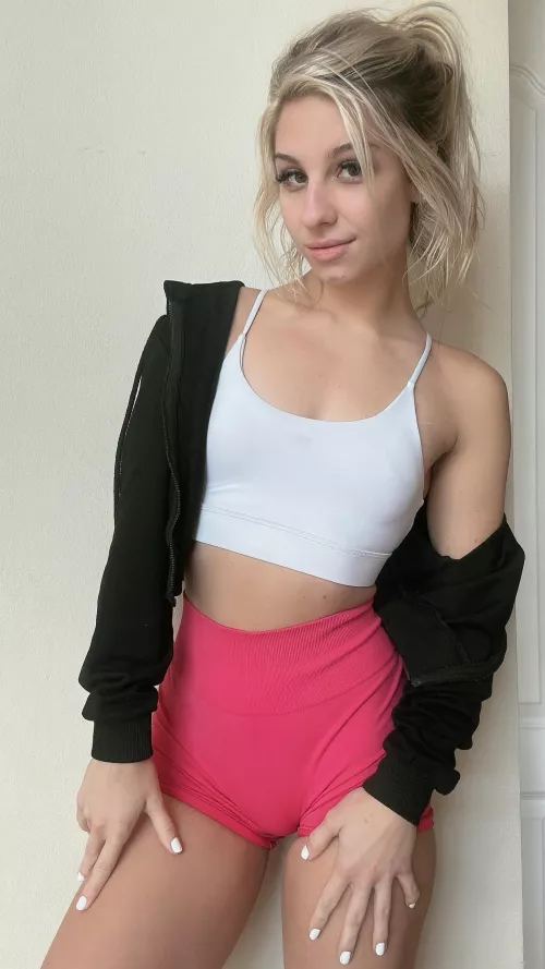 Where do your eyes go first? by kaitlynrawr