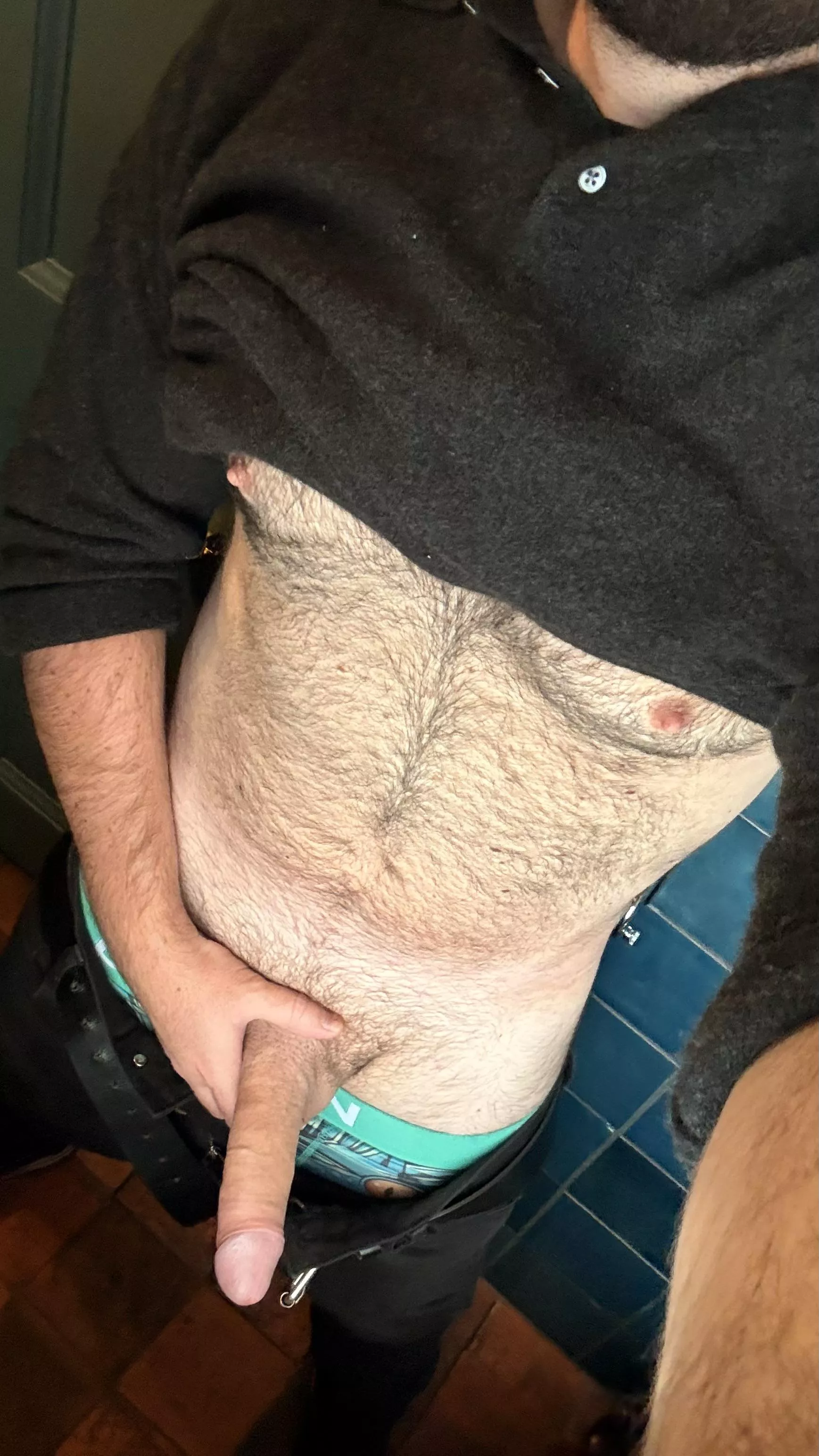 [34] Out for lunch with the family and needed a break to edge a bit in the bathroom.  posted by Loose_Camera7350