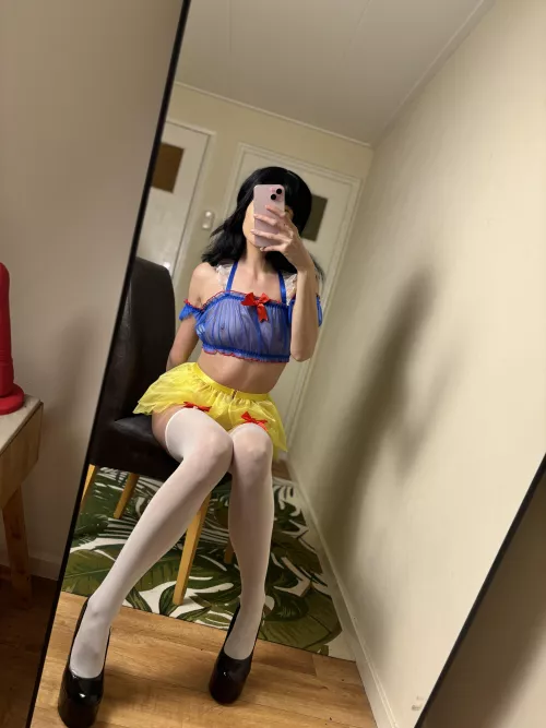 Dressing up as Snow White for Halloween!  by LanaPeaches__