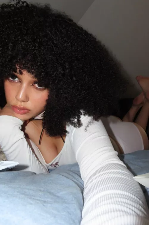 For today, a dark angel in disguise, but wrap in the softness of white. by Samiraxoxodarky