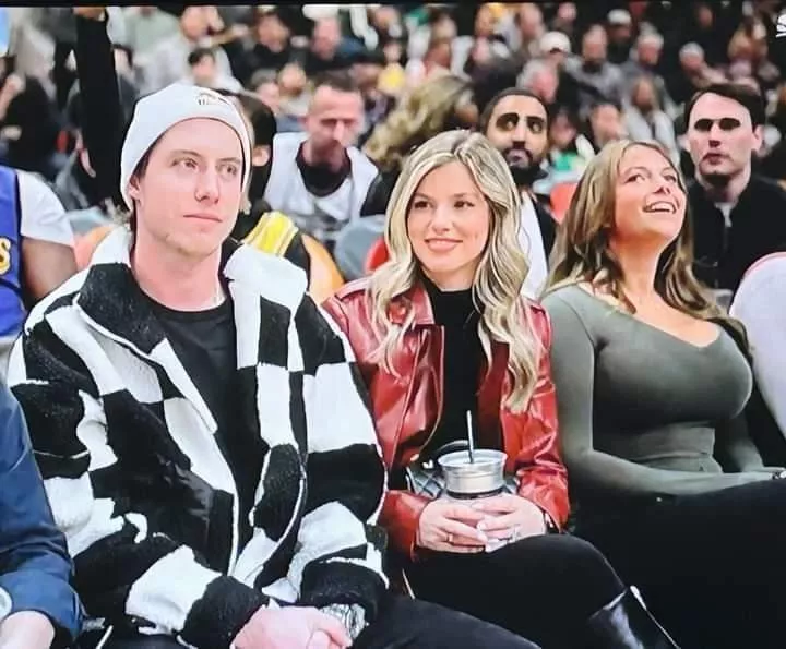 Front row distractions posted by jdevo91