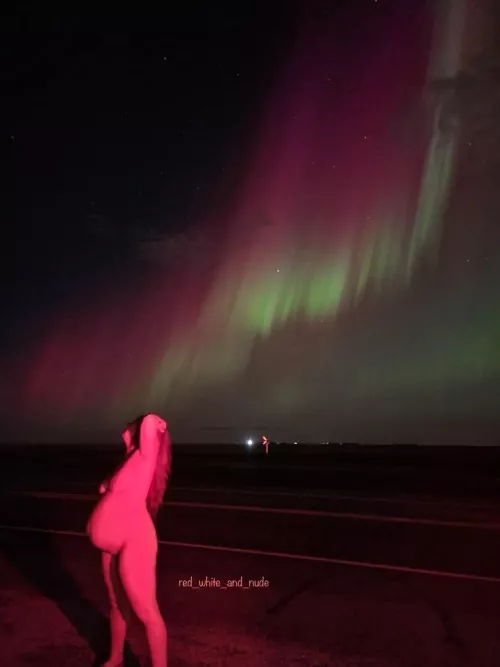 Have you ever seen the northern lights? Or a naked preggo on the side of the highway? by red_white_and_nude
