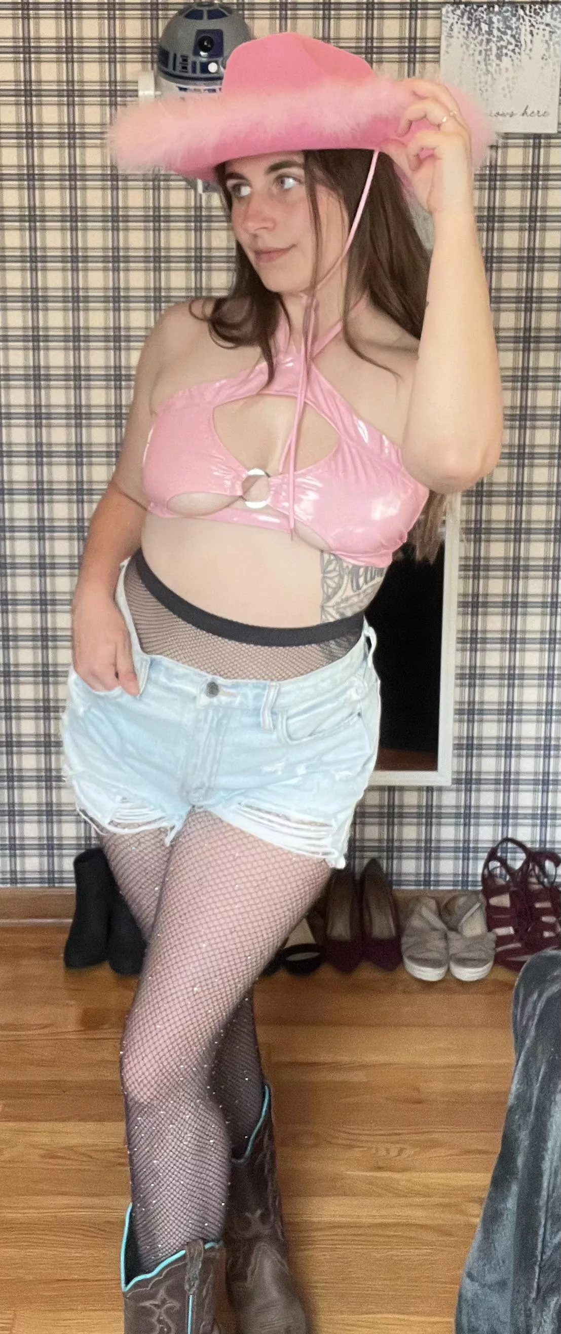 Howdy  posted by Sophieluvv1