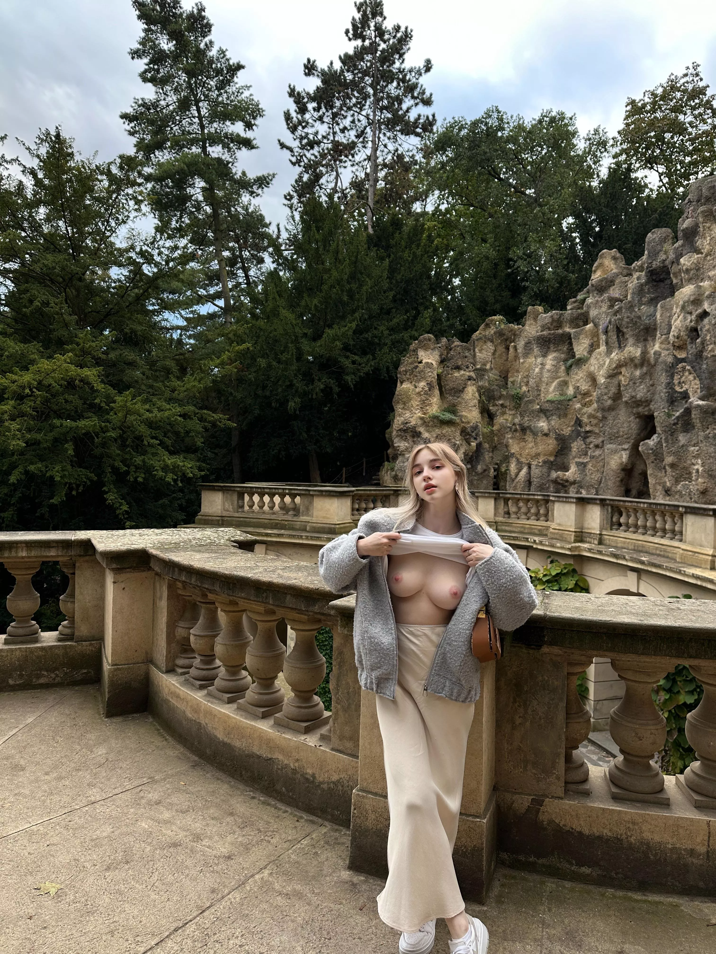 I really like to walk around with my tits bare posted by Delicate_Kittyy