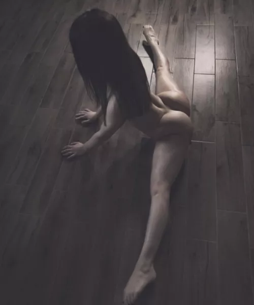 Is my pose too basic? by LilBananaMilk