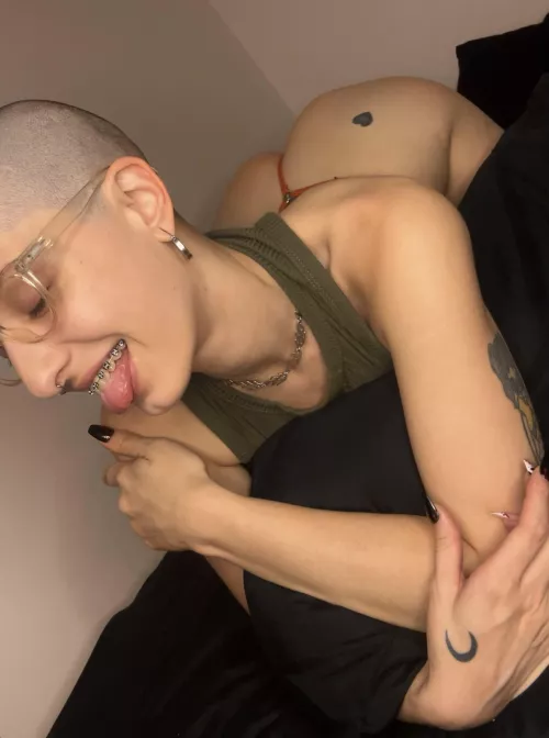 Rate your tongue game from 1-10 below xo  by sexypotionn