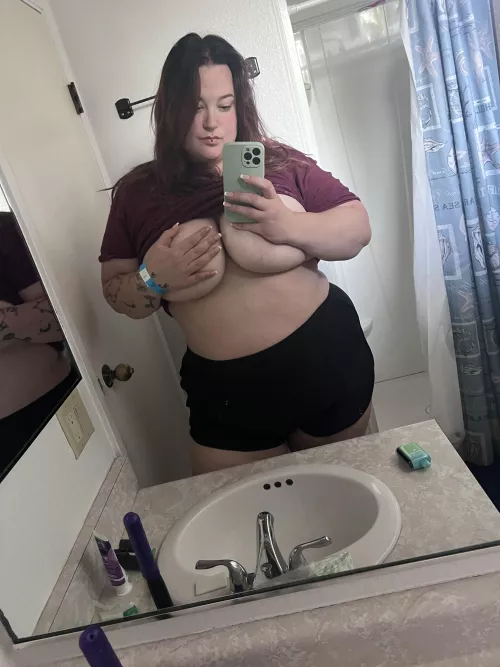 Snuck away for a lil naughtiness while on vacation  by beequeen604