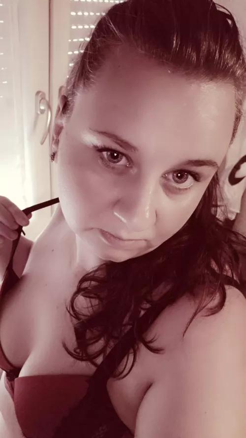 The next 10 people will get 25% off for the first month. F (29+) here. come and find me. you know where to look. by sweetcherry1102