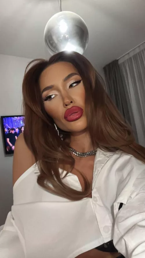 you know im the perfect girl for you dont you by General_Locksmith490