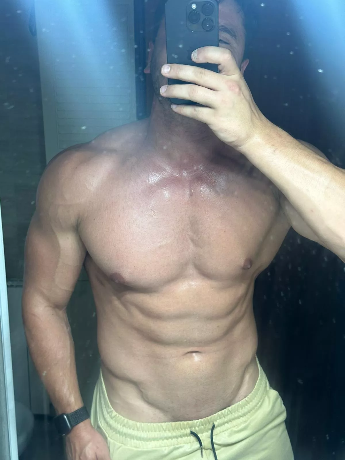 Your favorite and sweaty V  posted by realisiwak