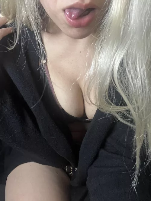 your favorite latina❤️‍🔥 by Mediocre_Step_7536