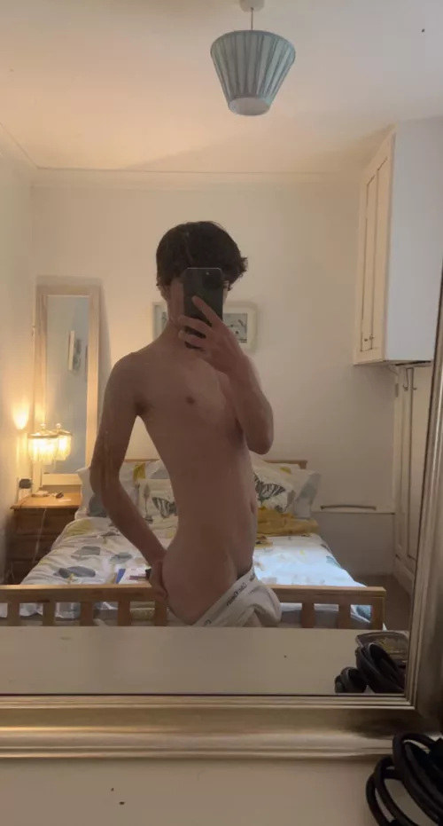 20 Anyone wanna let a twink play with them 🍑 by Comfortable_Rub_8797