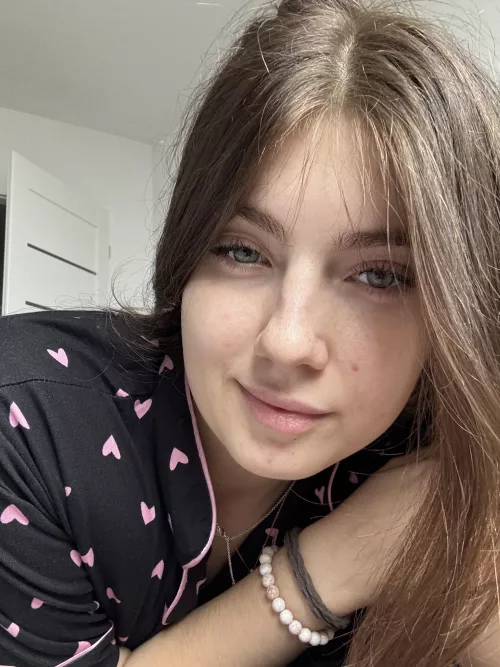 a real face of a 18 y.o. without makeup by SableKasia