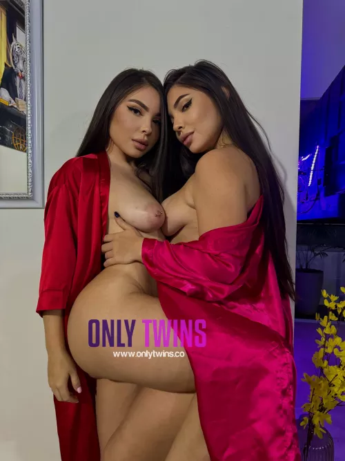 Always in twins one is the submissive and the other is the perverse one. 😏🎥🤩 by Onlytwins