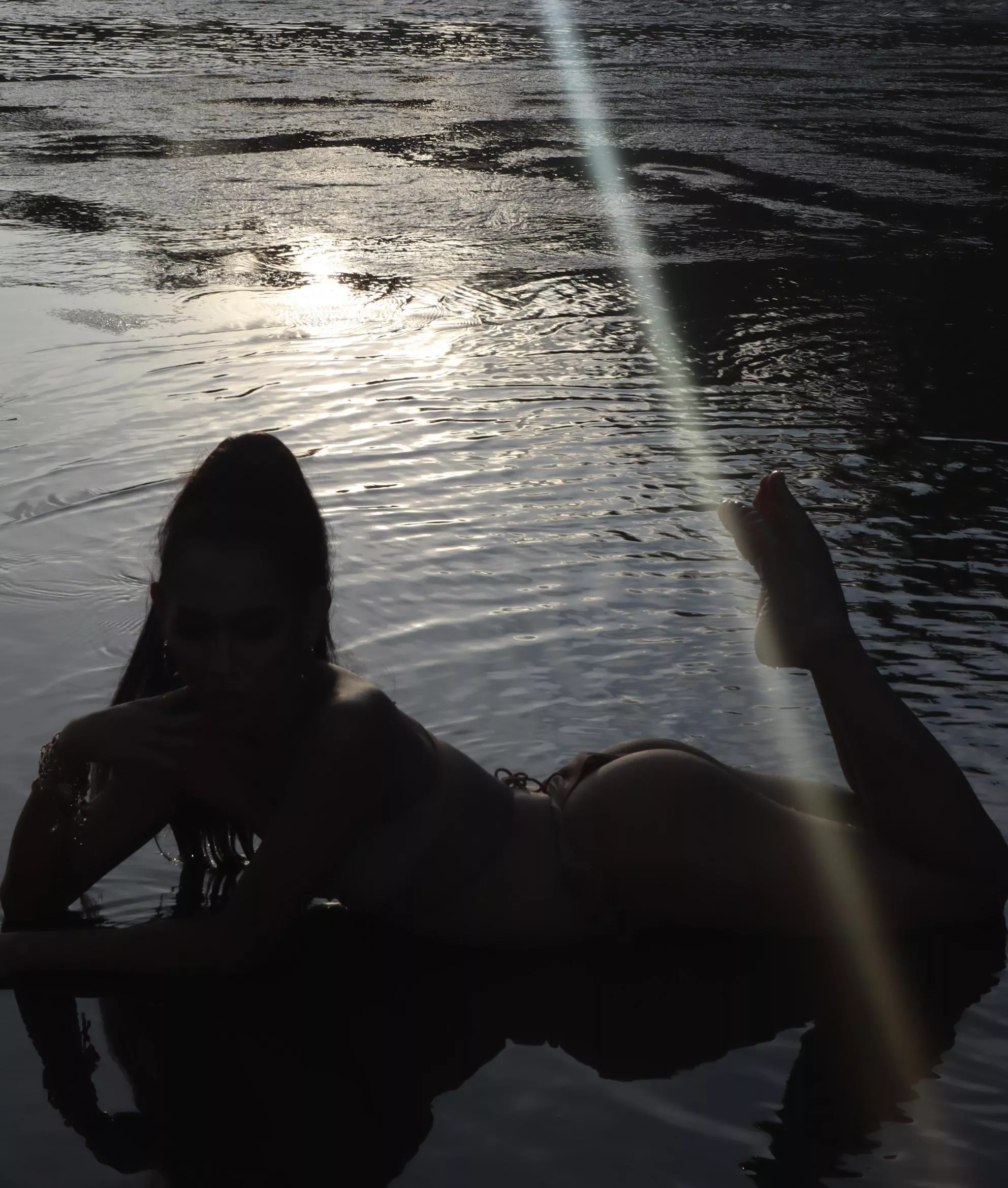 Arching foot for the boys 🫦 posted by badgalkemmy