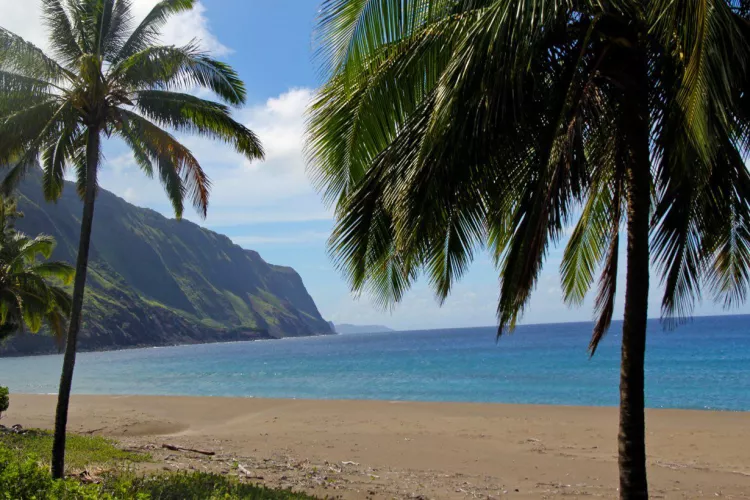 Beautiful beach cliffs by colapepsikinnie