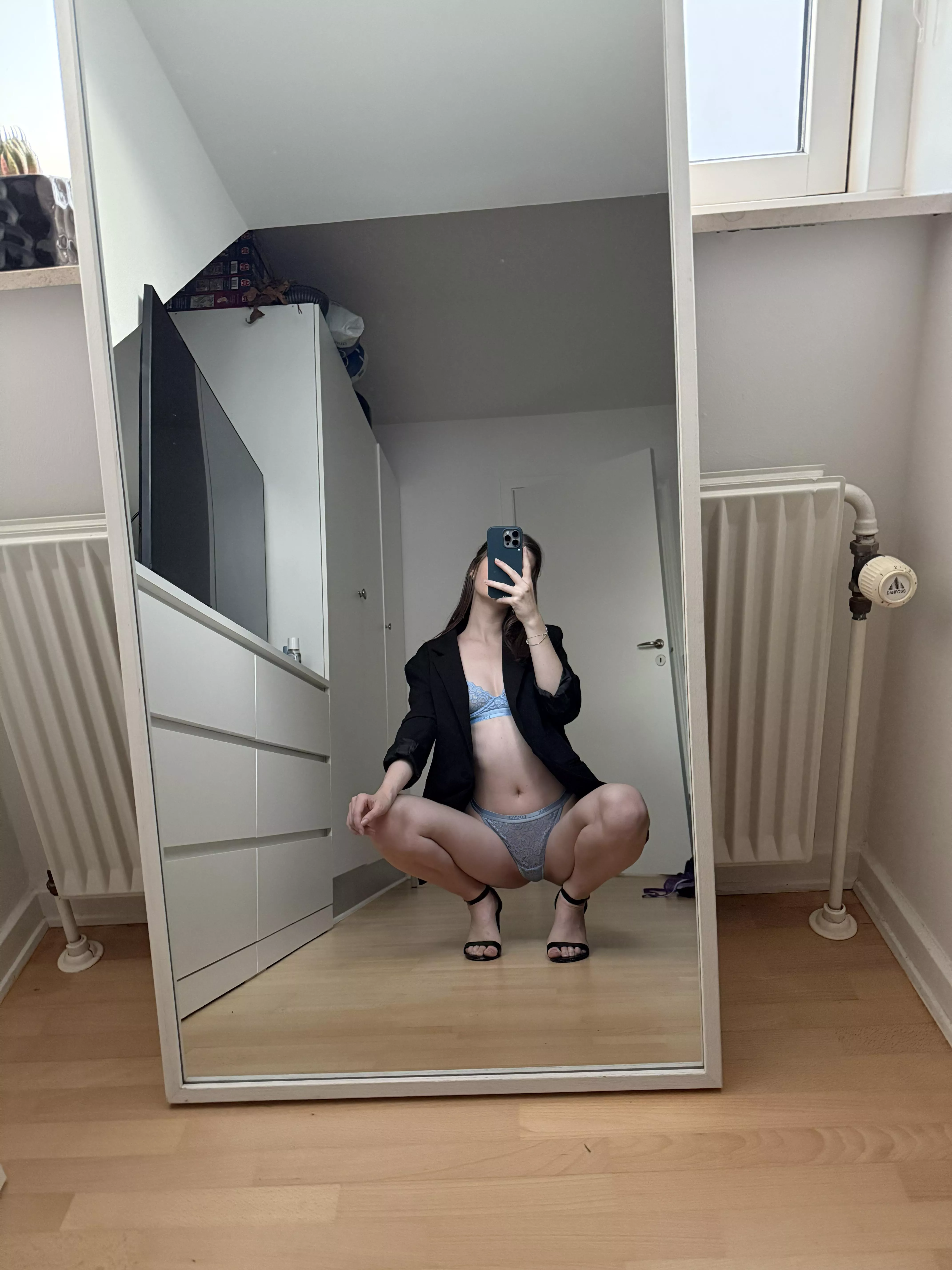 Blotter jeg for meget🙈🩵 posted by JuicyRosee