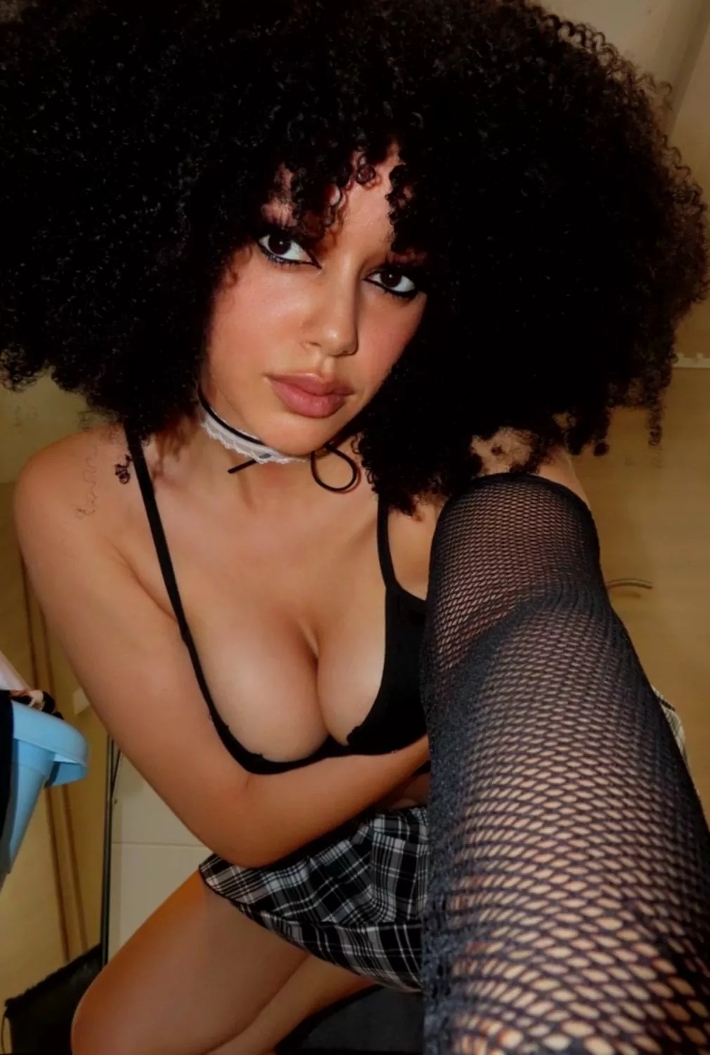 Carrying the legacy of strength, Ebony beauty in full bloom!  posted by Samiraxoxodarky