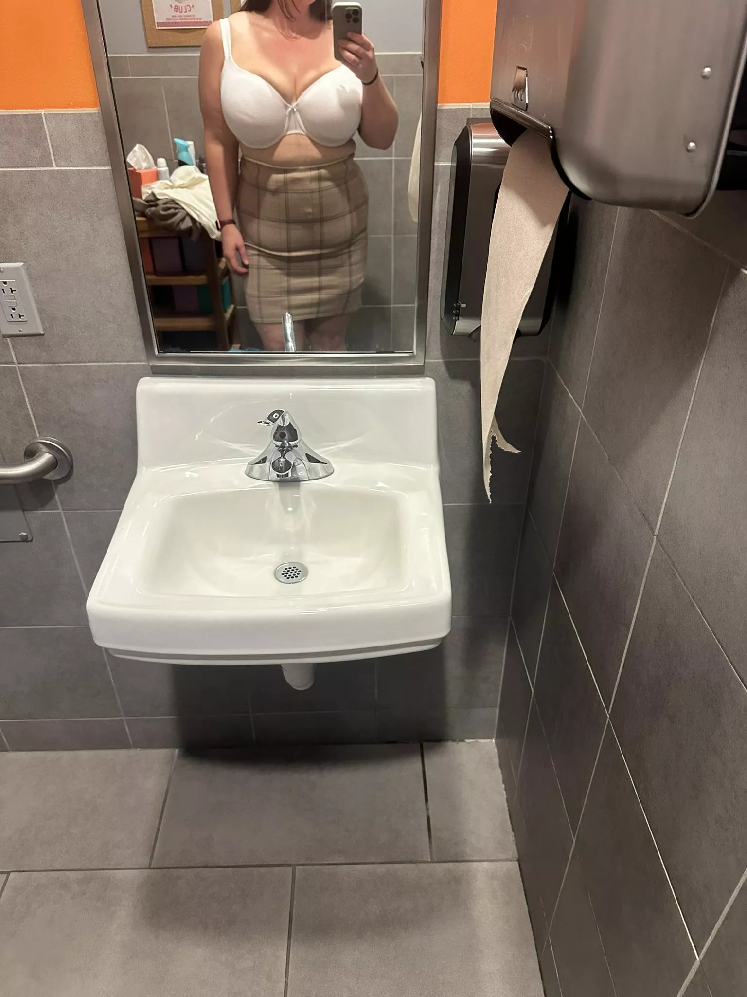 Changing from my work clothes to my gym clothes posted by DaliaJade