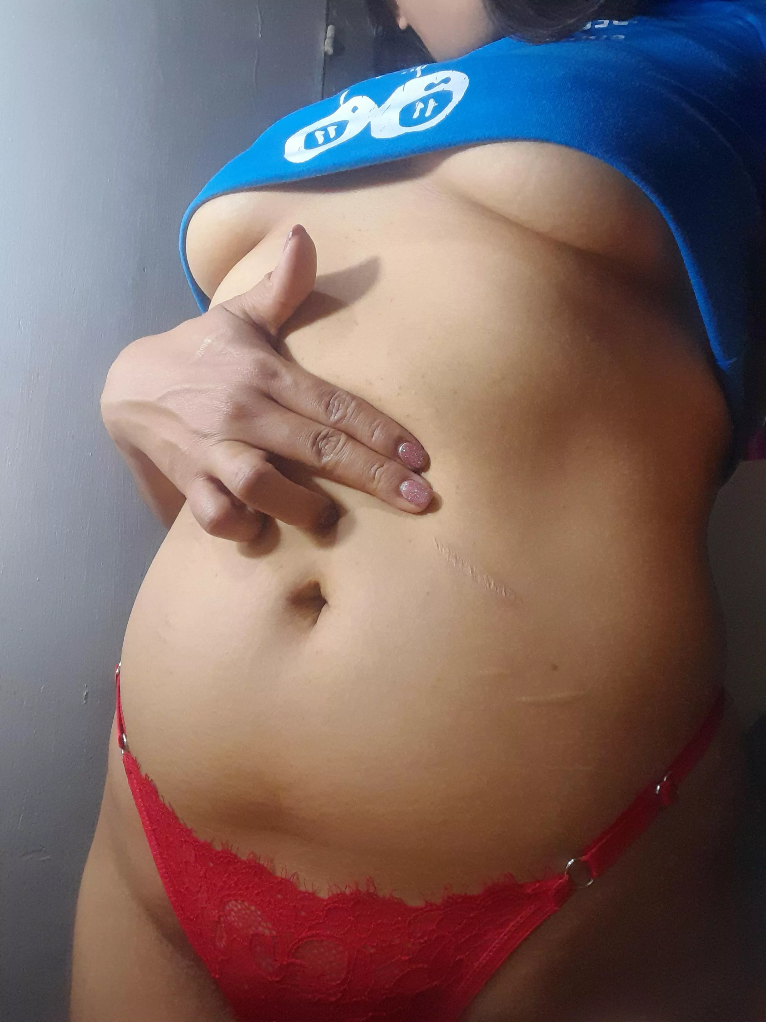 do you like my belly button daddy?  posted by dulcediosa9