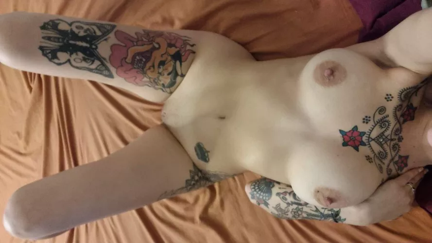 Do you like this nude milf by pants_smush