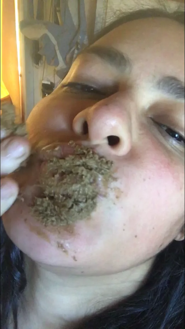 (F) Let's kiss 🔥😚🤎🥰 posted by DangerousPriority1