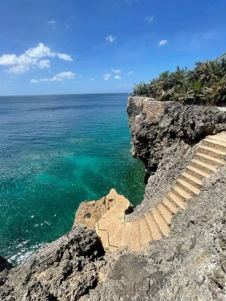 Feeling grateful for this stunning scenery in Siquijor Beach, Philippines.  posted by NarrowMa