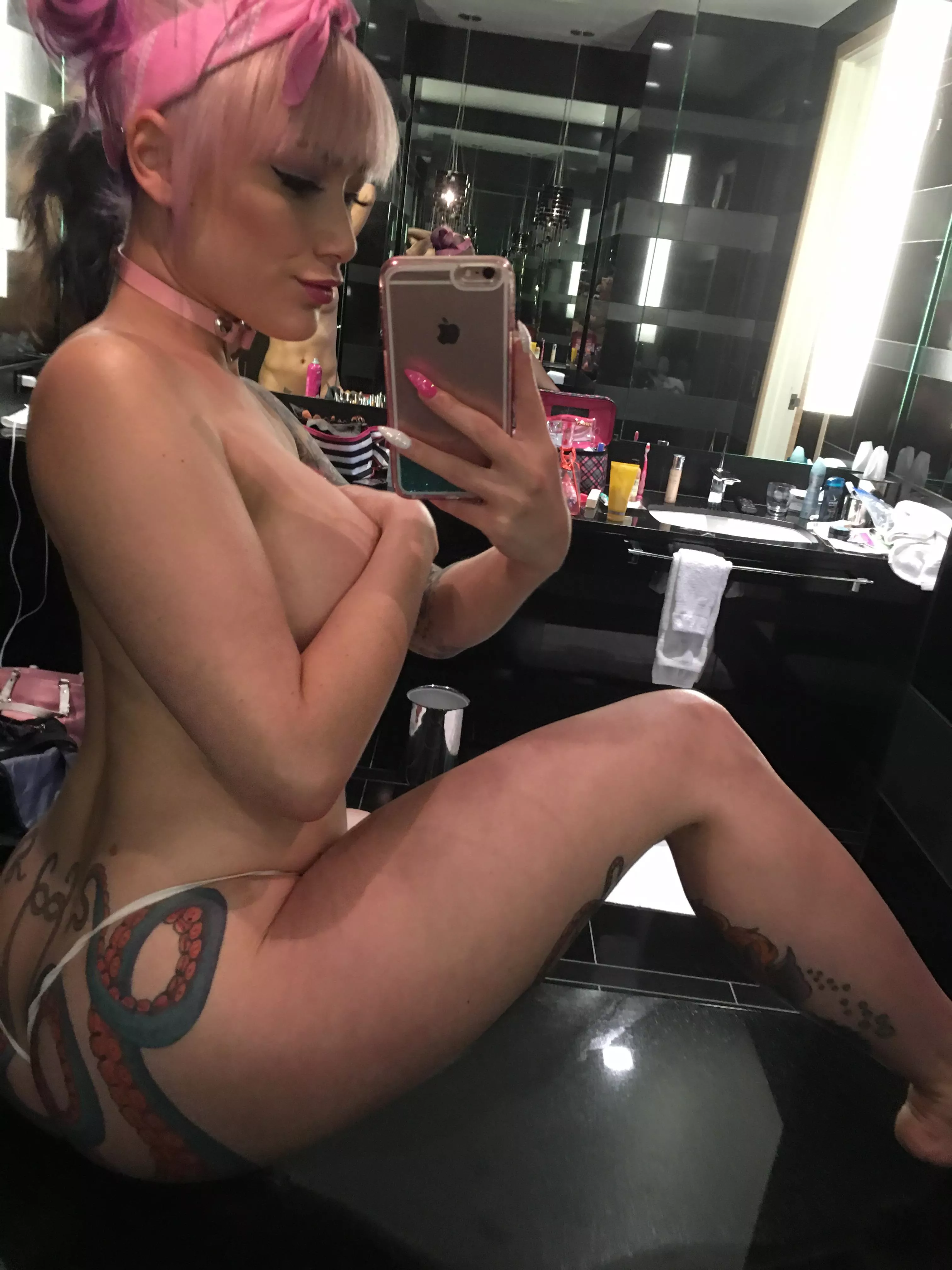 Gettin ready for work posted by octobootyx