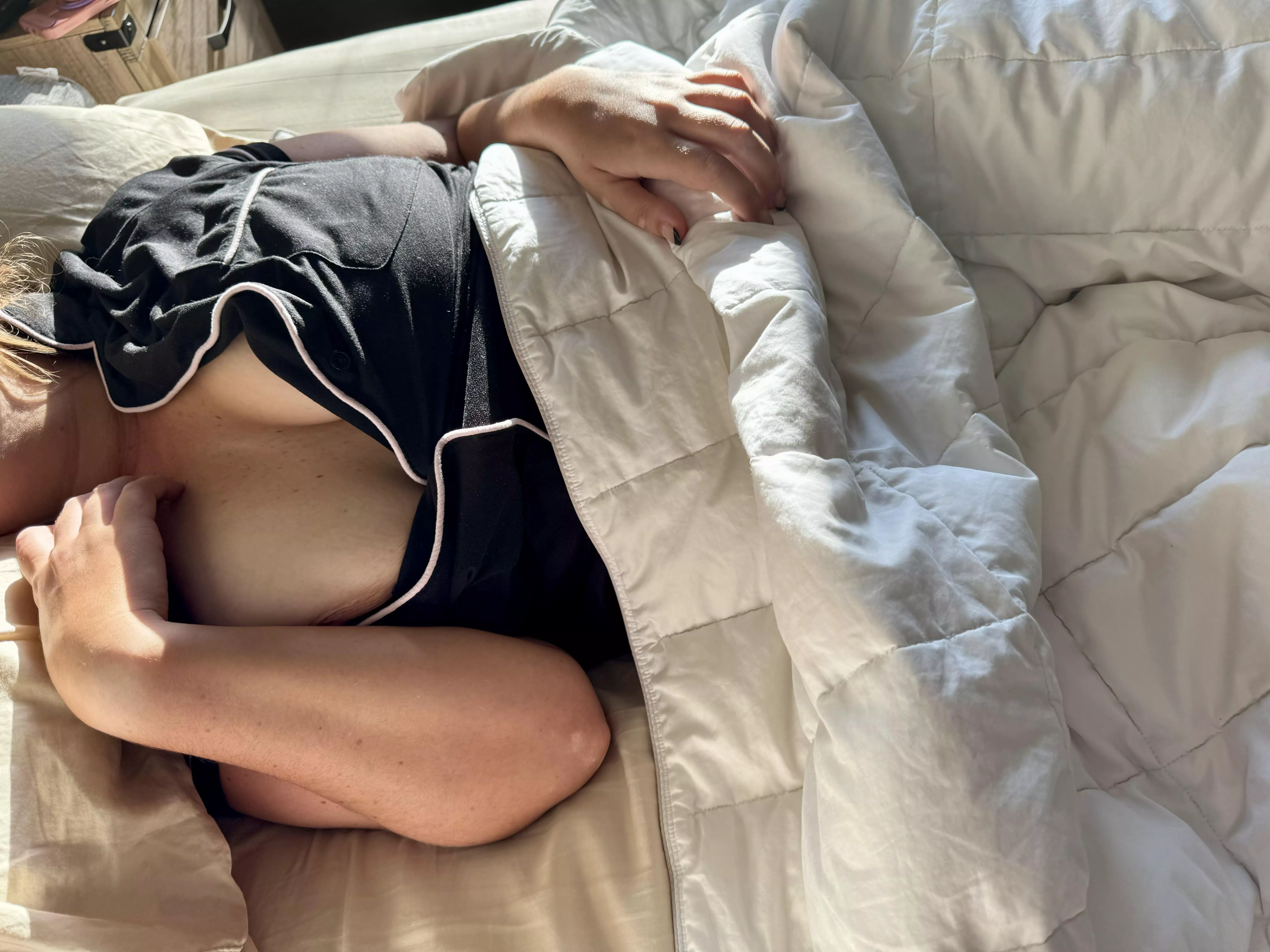 Good morning 😌 ☀️ posted by ThighDripper