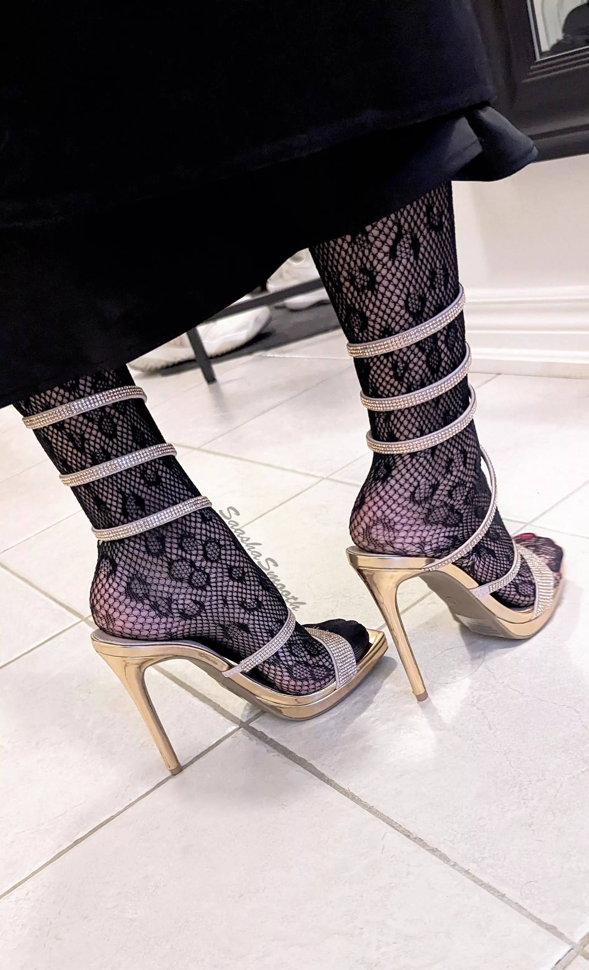 Good wrap around stilleto posted by SaashaSmooth