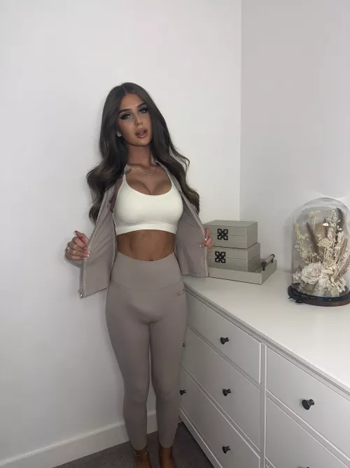 Heard you love girls with bulge... is that true? by fossoriashotsf28