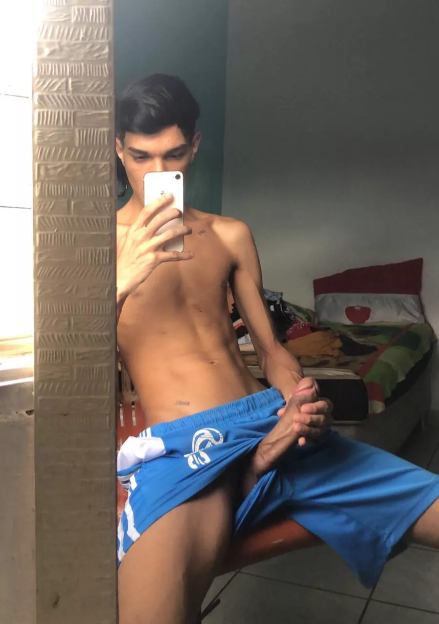 hey there! looking for twinks/sissy friends here😊 posted by xsuarezzzzx