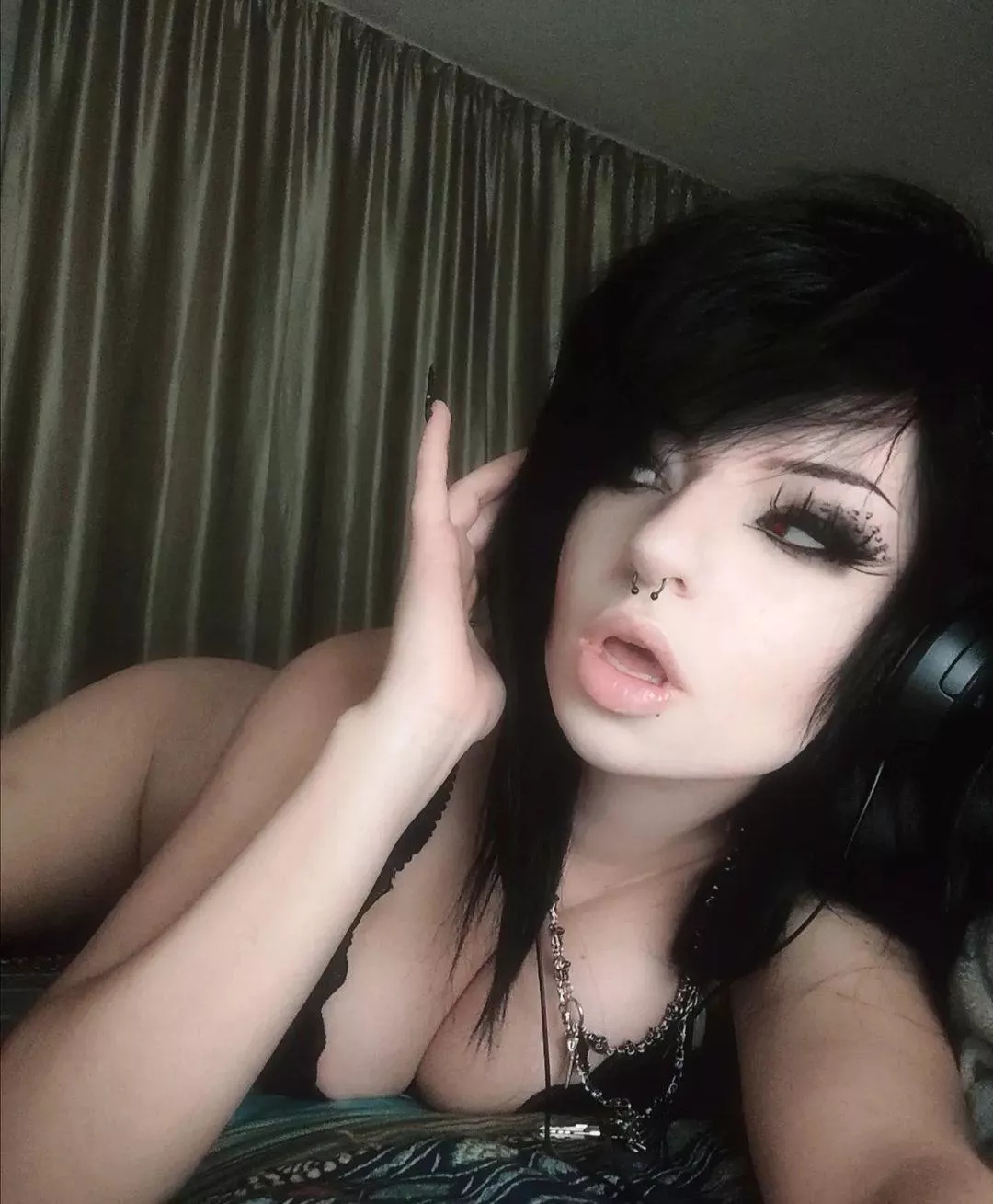 Hometownhottie posted by Successful-Chest-549