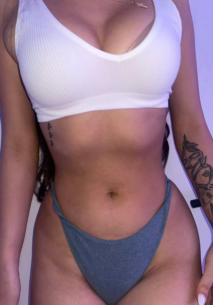 i intend to distract you with my sexy body posted by xolatinaqueenxo