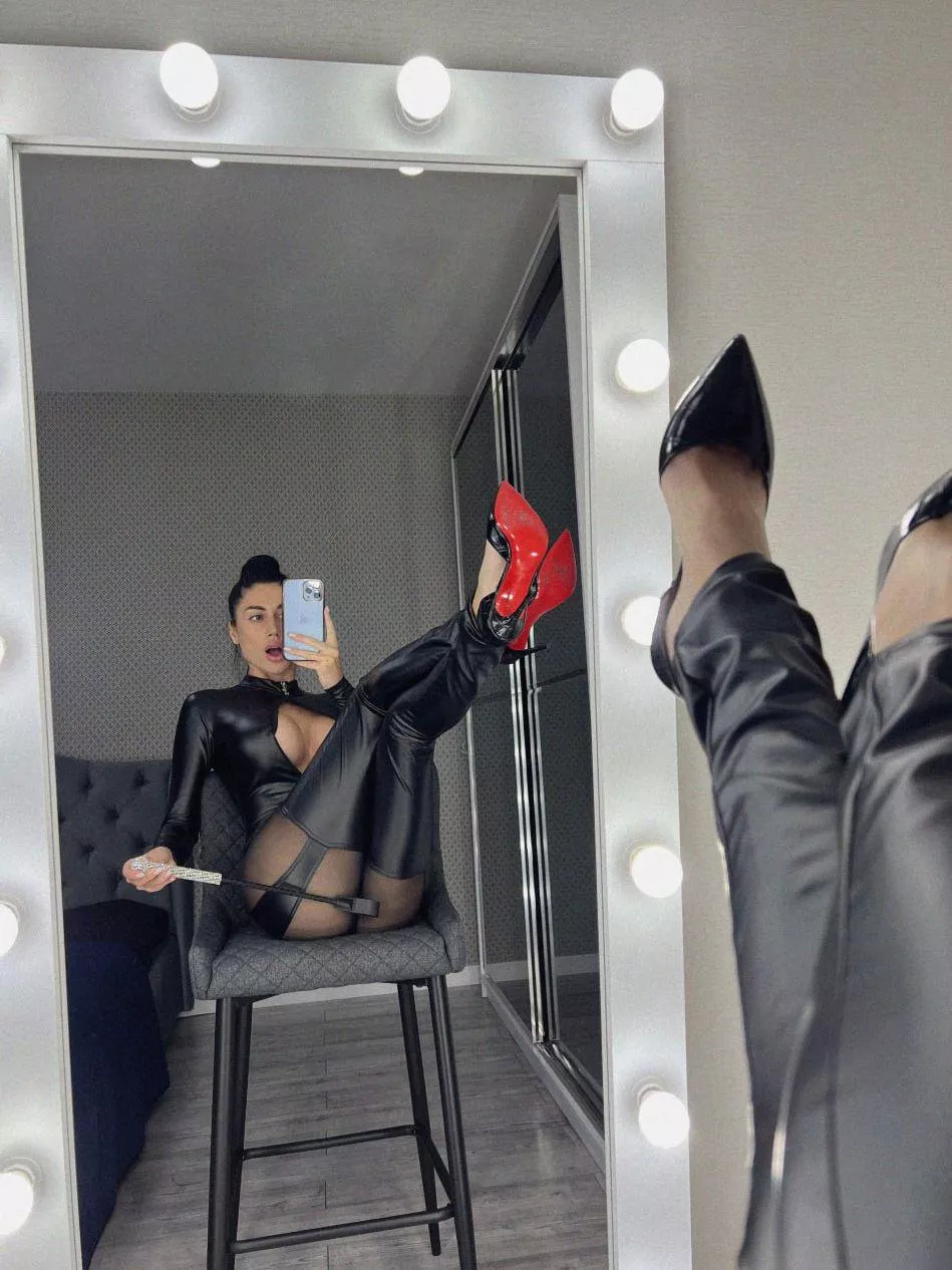 I love the combination of latex and heels on my body posted by AntLeading7511