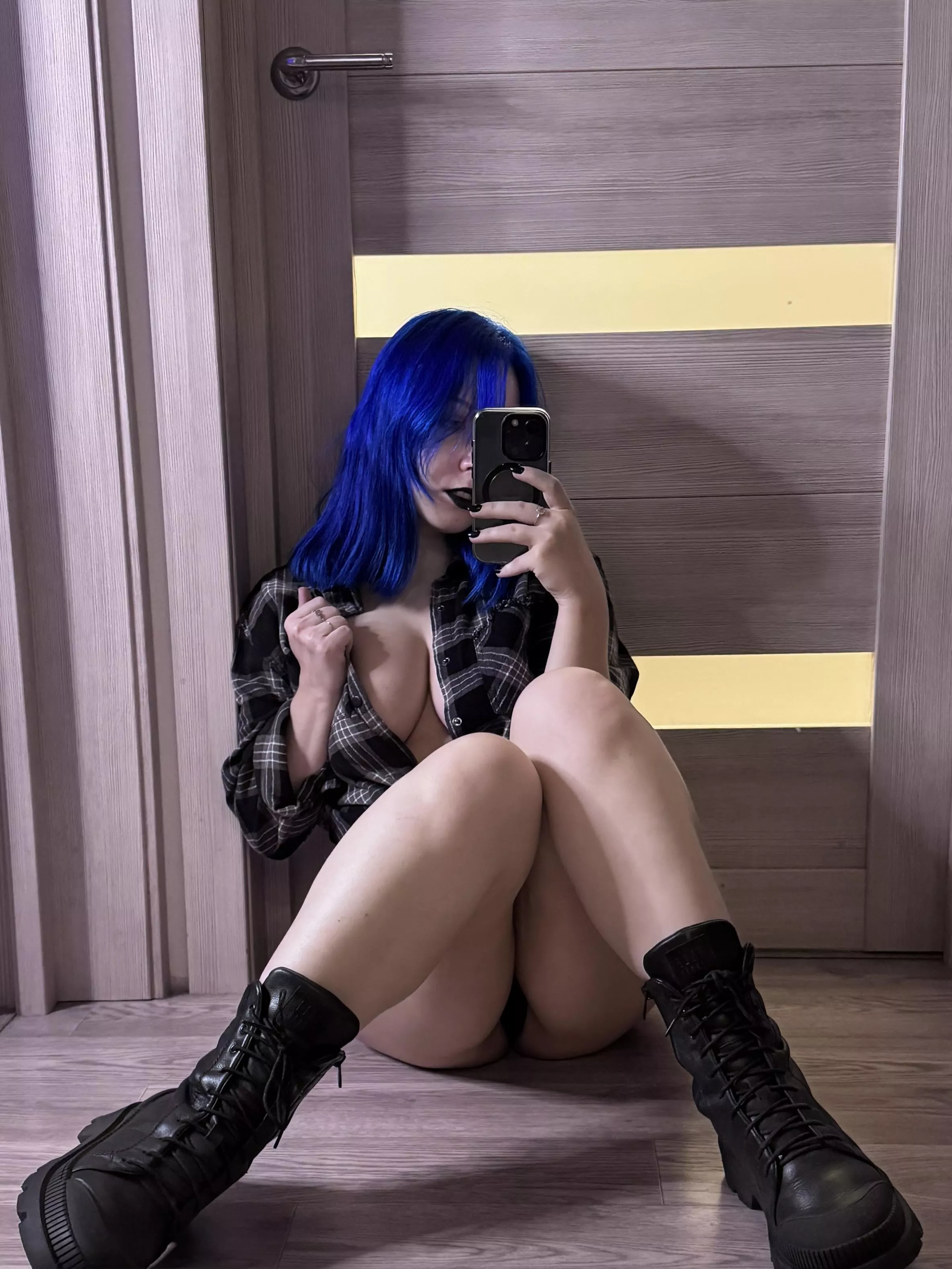 I'm a very sweet and obedient girl  posted by mooncat_blue